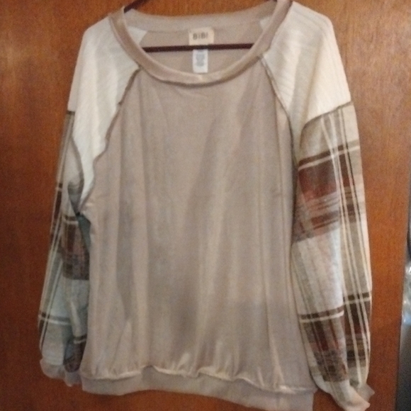 BiBi Beige and Plaid Sleeve Top, Large But Oversized Will Fit Xl - Picture 1 of 6